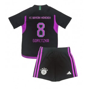 Bayern Munich Leon Goretzka #8 Udebanesæt Børn 2023-24 Kort ærmer (+ korte bukser)